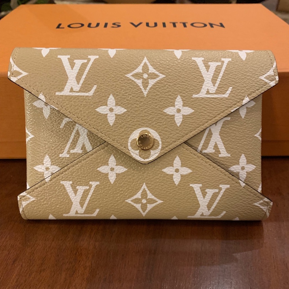 LV - Pochette Kirigami - Medium - BNIB - Rare